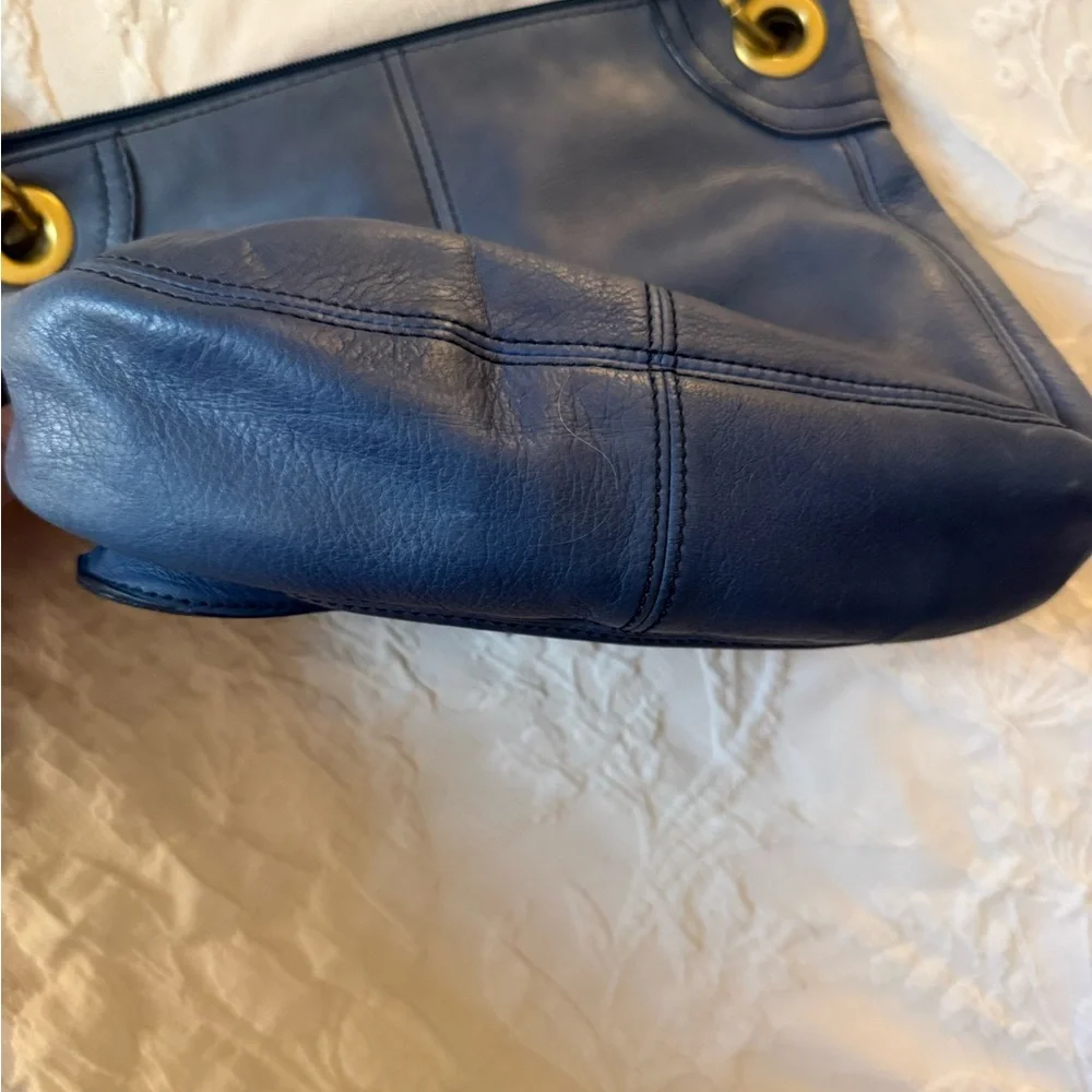 Fossil Navy Leather Shoulder Bag with Gold Accents - Picture 3 of 4